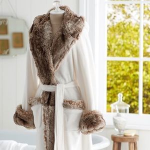 Pottery Barn NWT Faux Fur Robe